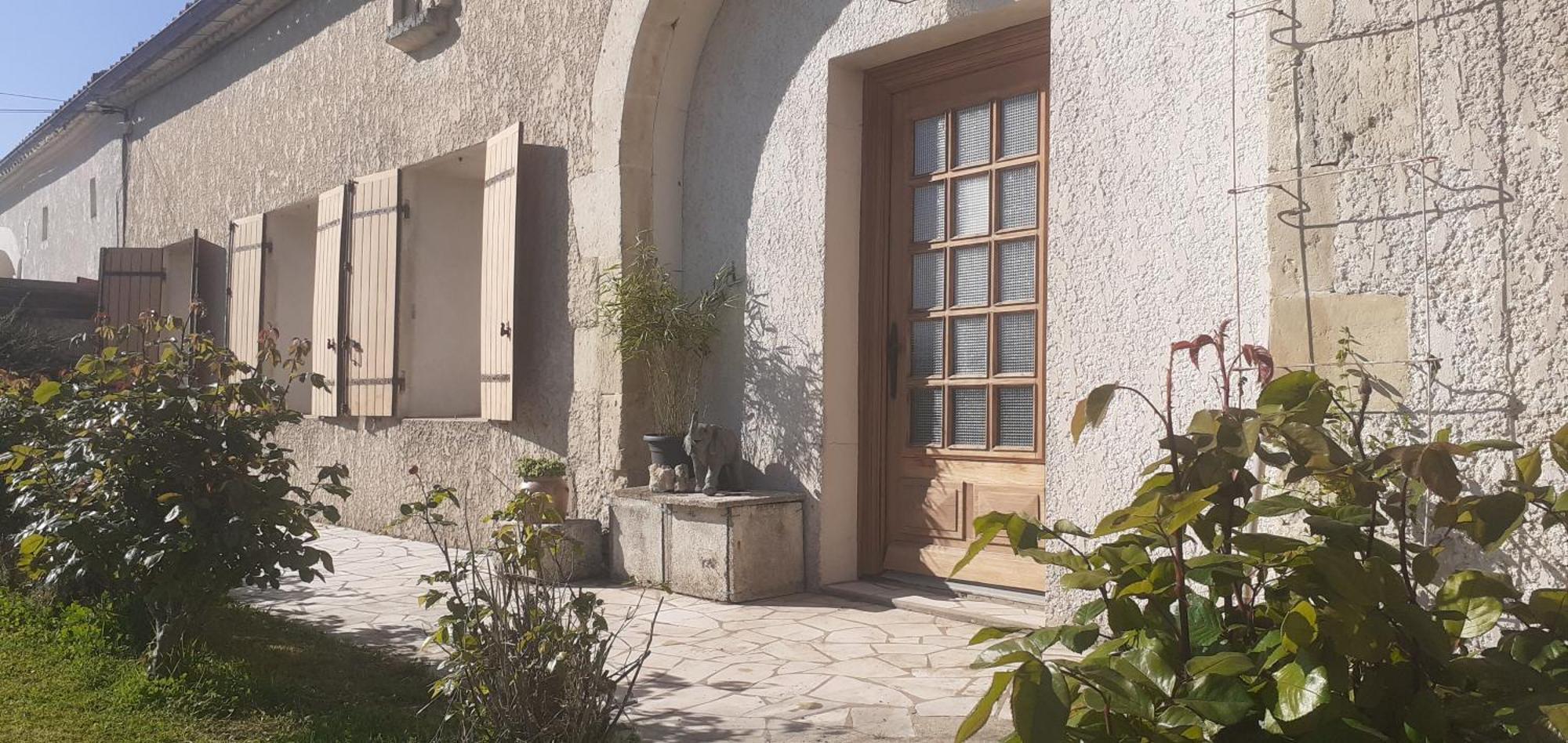 Bed and Breakfast Arts & Passion Mirambeau  Esterno foto